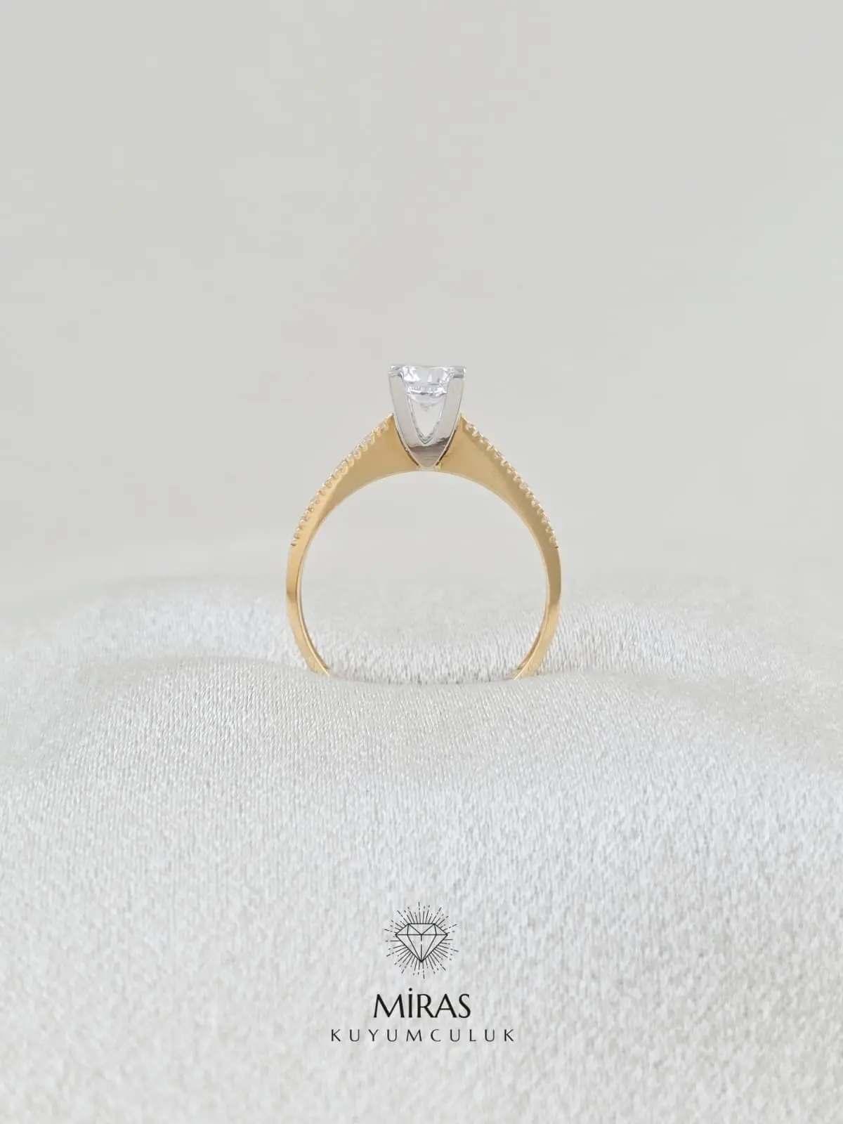 14 Ayar Altın - Kenar Taşlı Tektaş Yüzük - K14YZK245