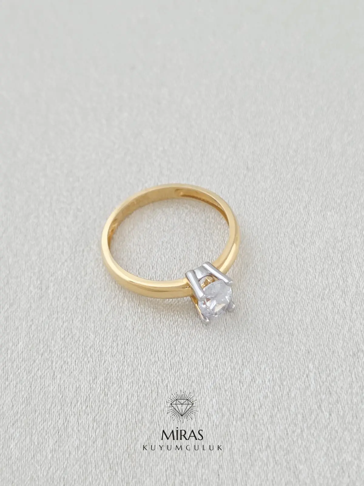 14 Ayar Altın - Oval Tektaş Yüzük - 14YZK723