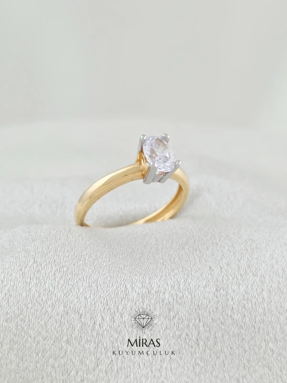 14 Ayar Altın - Oval Tektaş Yüzük - 14YZK723