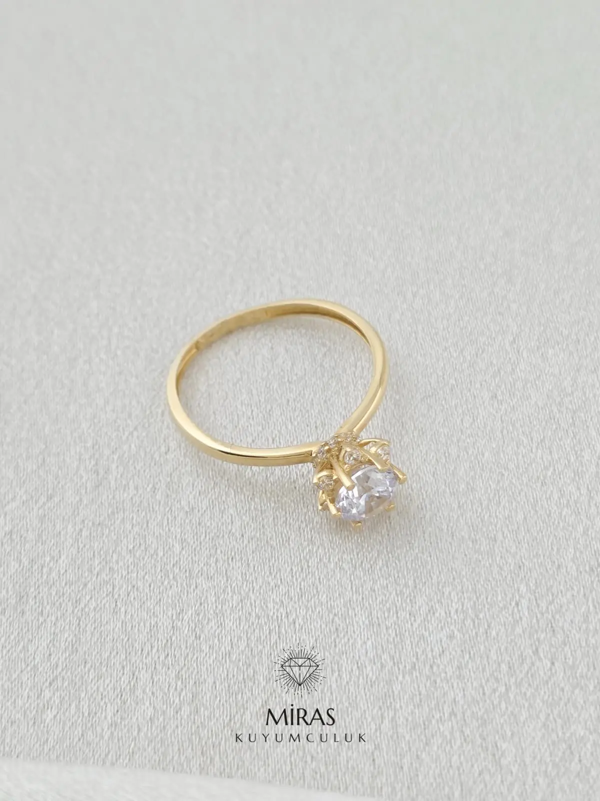 14 Ayar Altın - Lotus Tektaş Yüzük 14YZK859