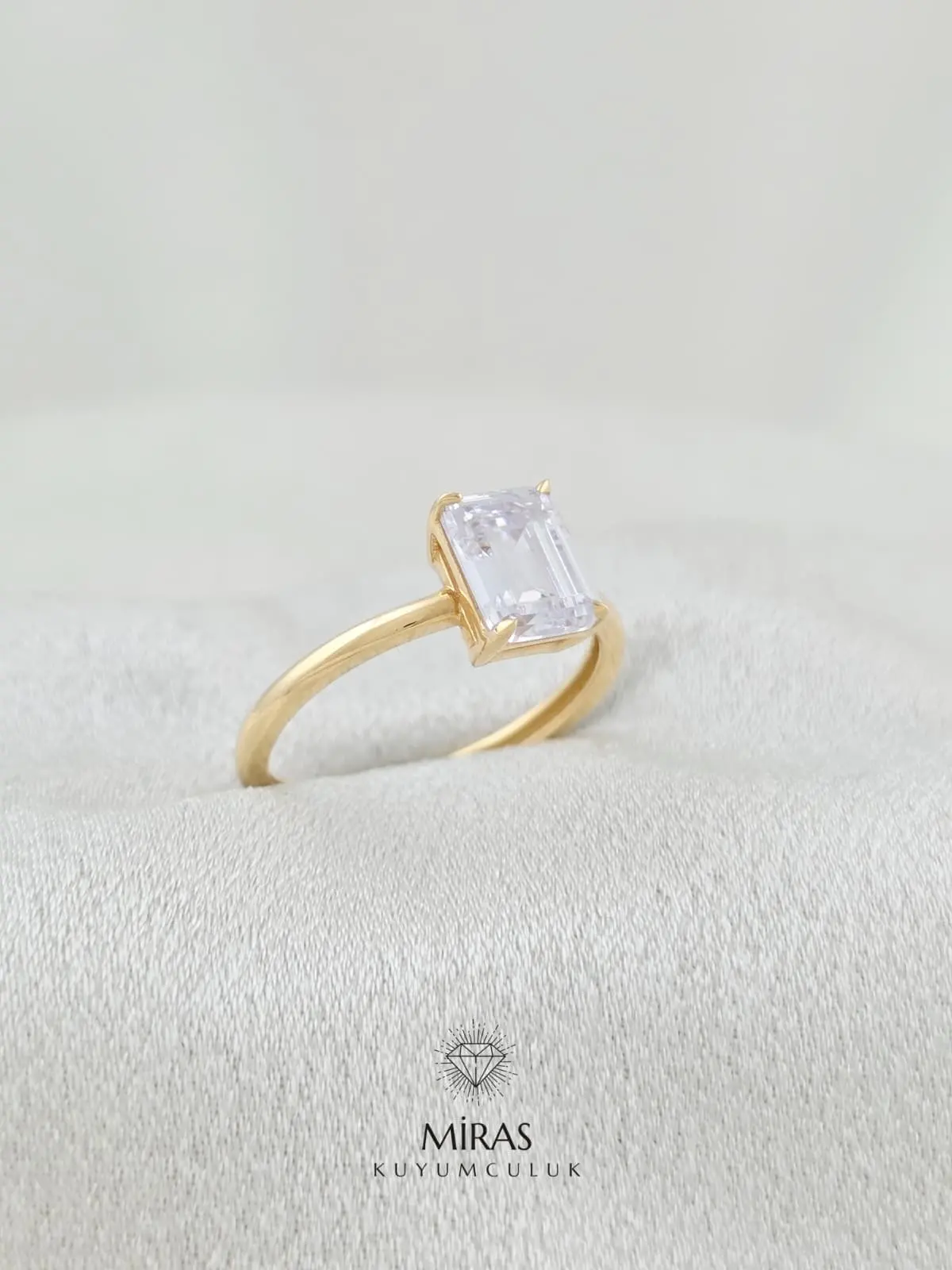 14 Ayar Altın - Baget 1.0 ct efektli Tektaş Yüzük - K14YZK197