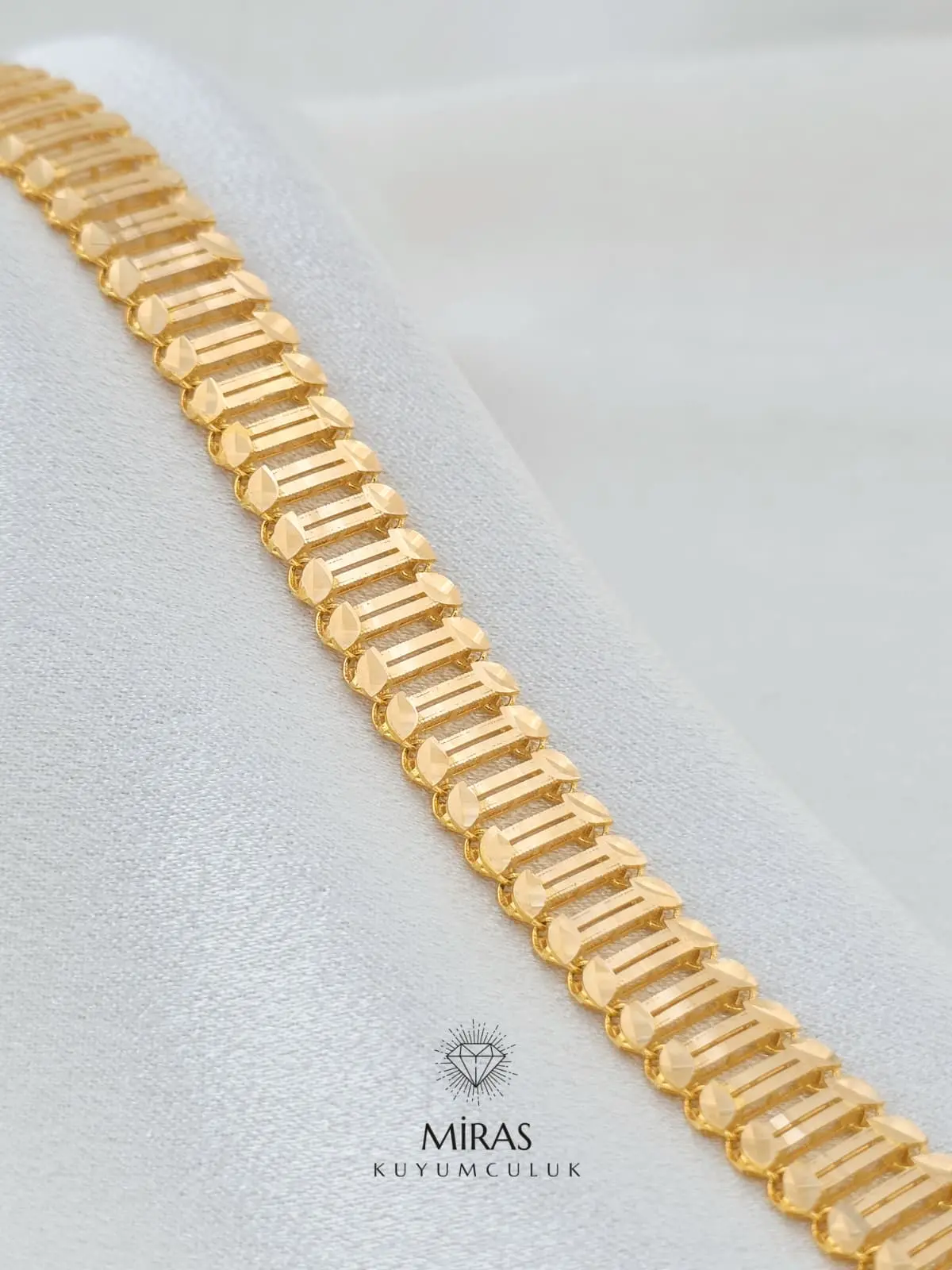 14 Ayar Altın - Taşsız Pullu Ajda Sarı Altın Bileklik - 14BLK883