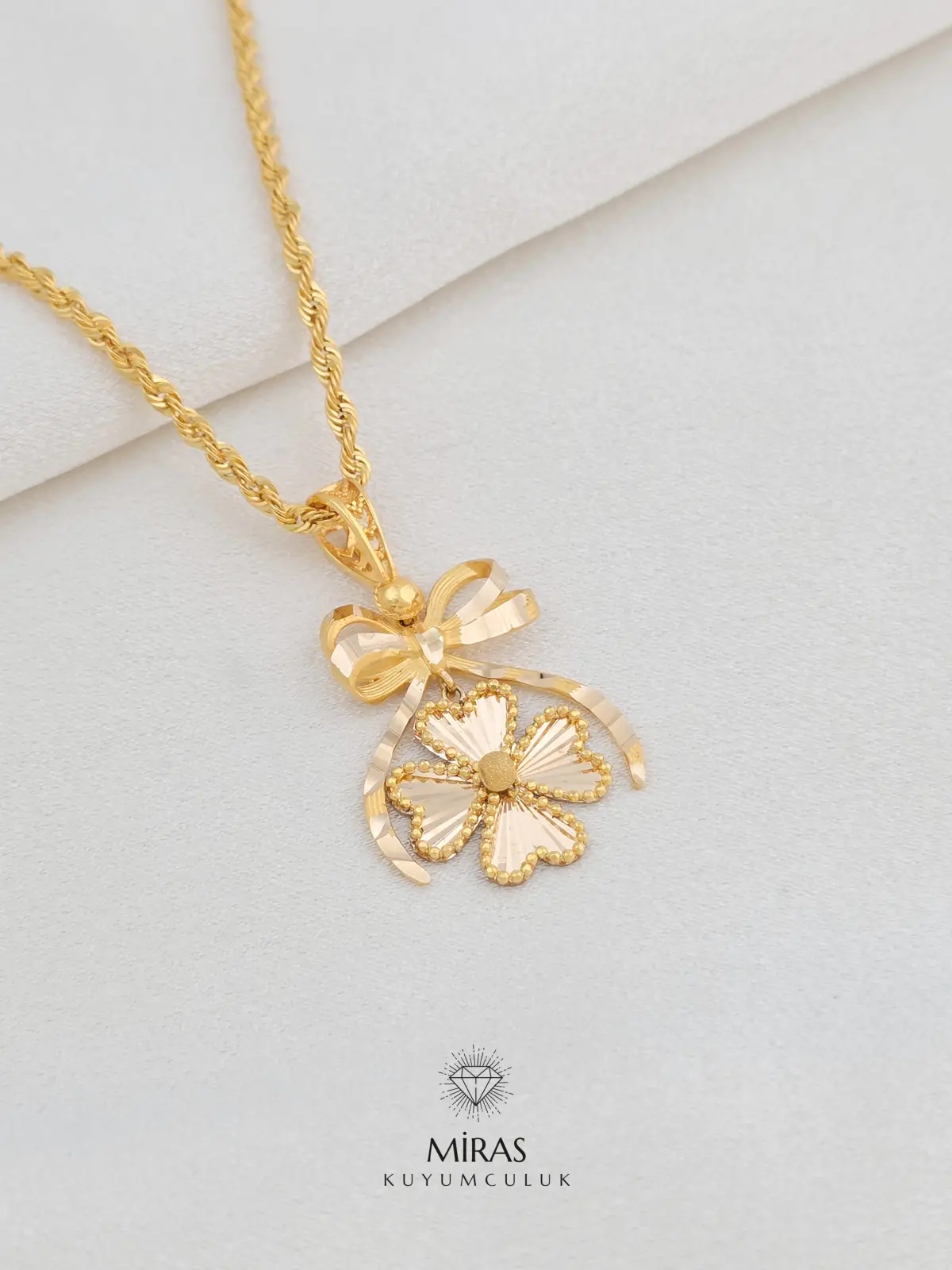 14 Ayar Altın - Yonca Sallantılı Fiyonk Kolye Ucu - 14KU353