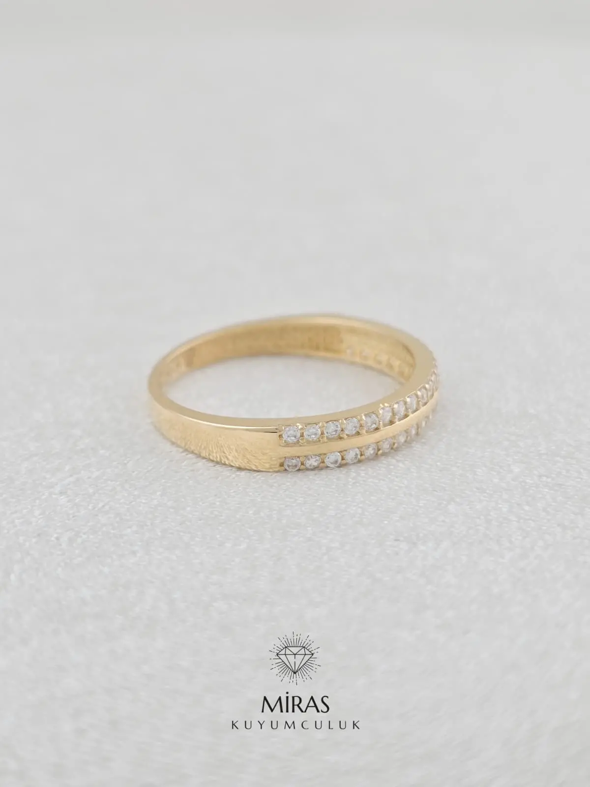 14 Ayar Altın - Çift Sıra Taşlı Yarım Tur Spor Yüzük - 14YZK990