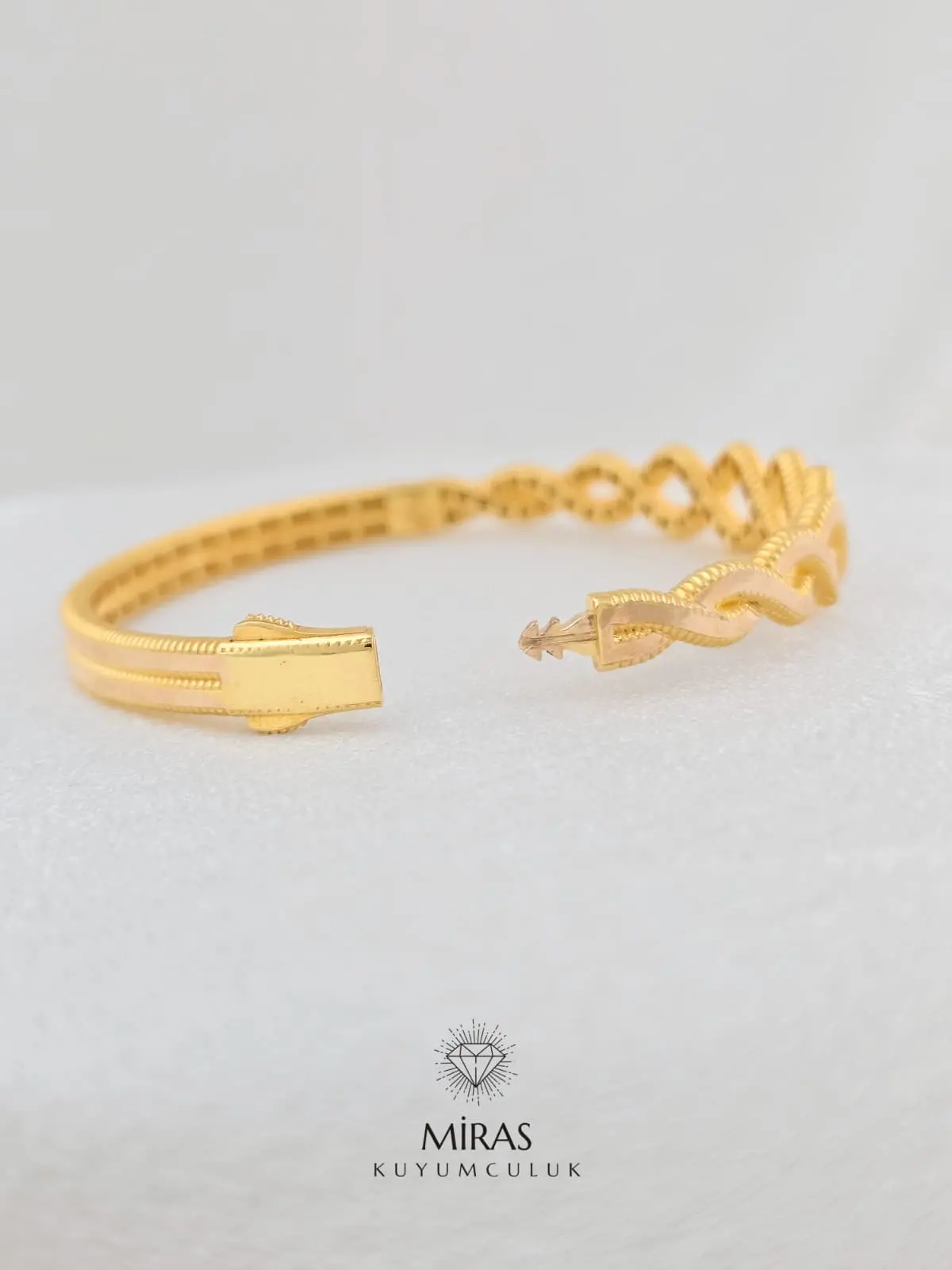 8 Ayar Altın - Ajda Burgu Kelepçe - K8KLP1