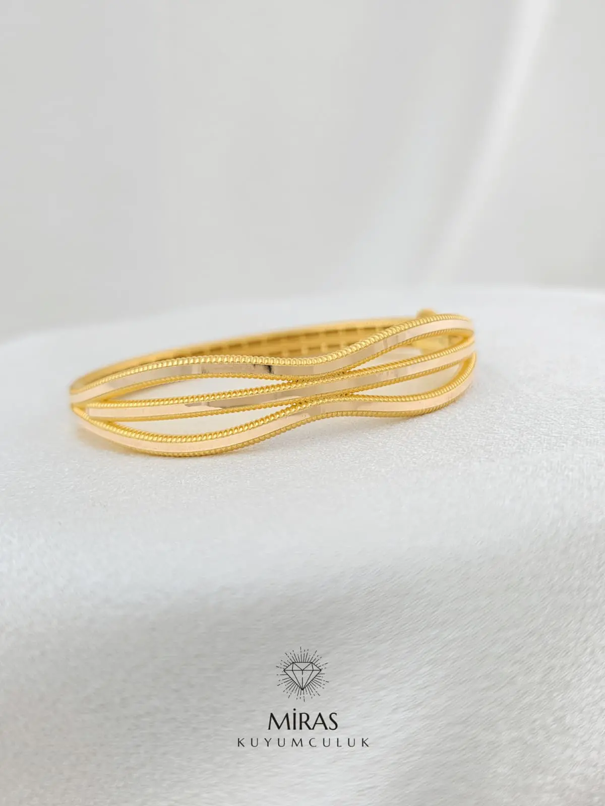 14 Ayar Altın - Üçlü Dalgalı Ajda Kelepçe - 14KLP274