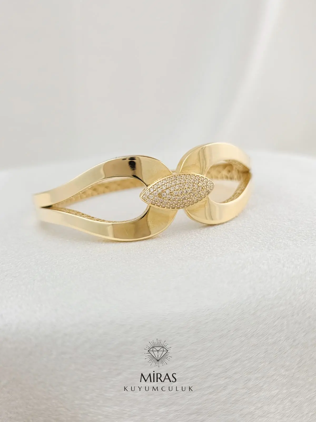 14 Ayar Altın - İtalyan Fiyonk Taşlı Kelepçe - 14KLP270