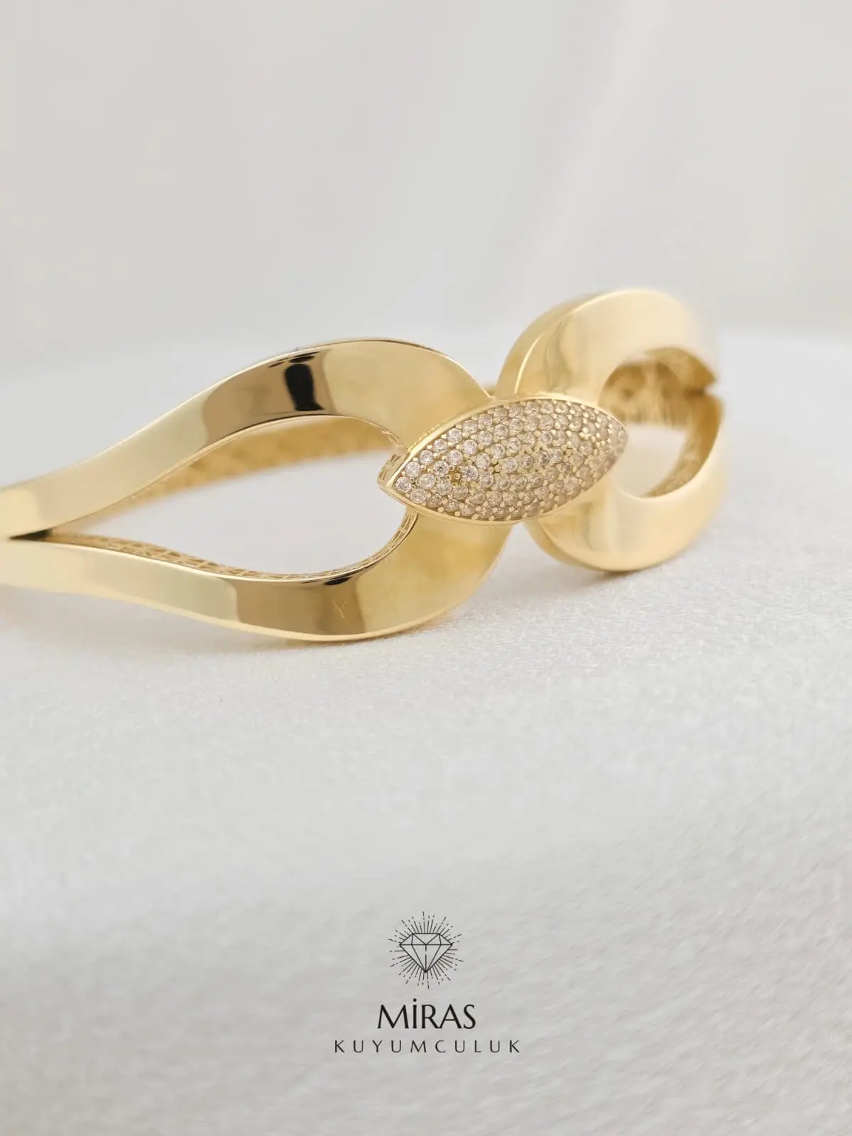 14 Ayar Altın - İtalyan Fiyonk Taşlı Kelepçe - 14KLP270