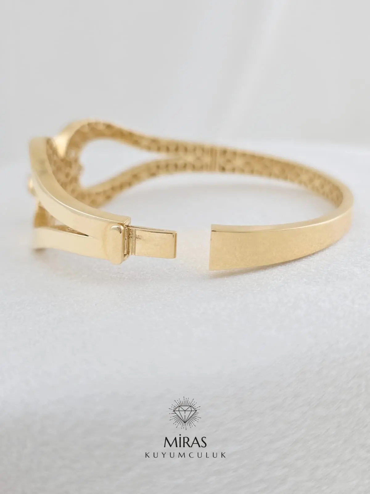 14 Ayar Altın - İtalyan Fiyonk Taşlı Kelepçe - 14KLP270