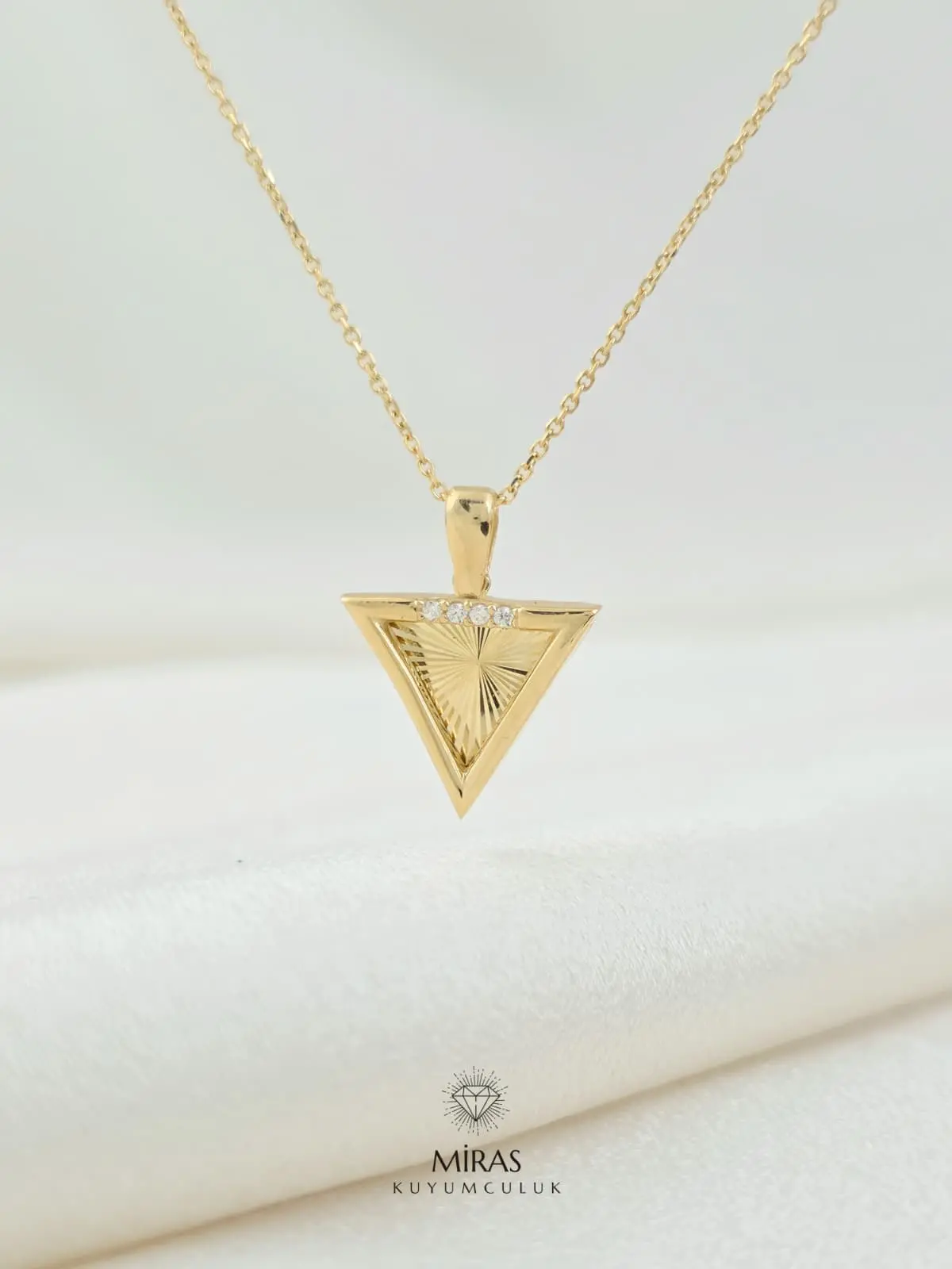 14 Ayar Altın - Lazer Kesim Üçgen Kolye - K14KLY390