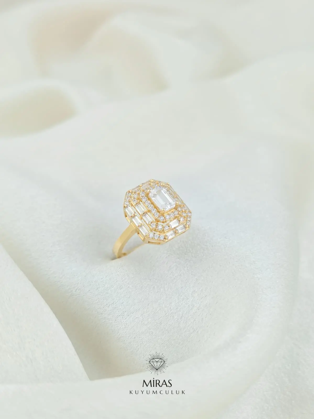 14 Ayar Altın - Piramit Baget Yüzük - 14YZK700