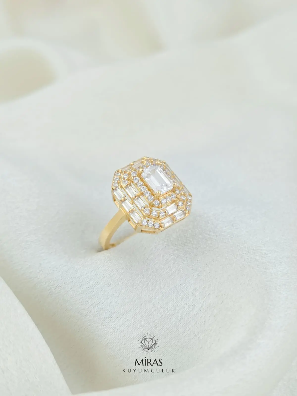 14 Ayar Altın - Piramit Baget Yüzük - 14YZK700