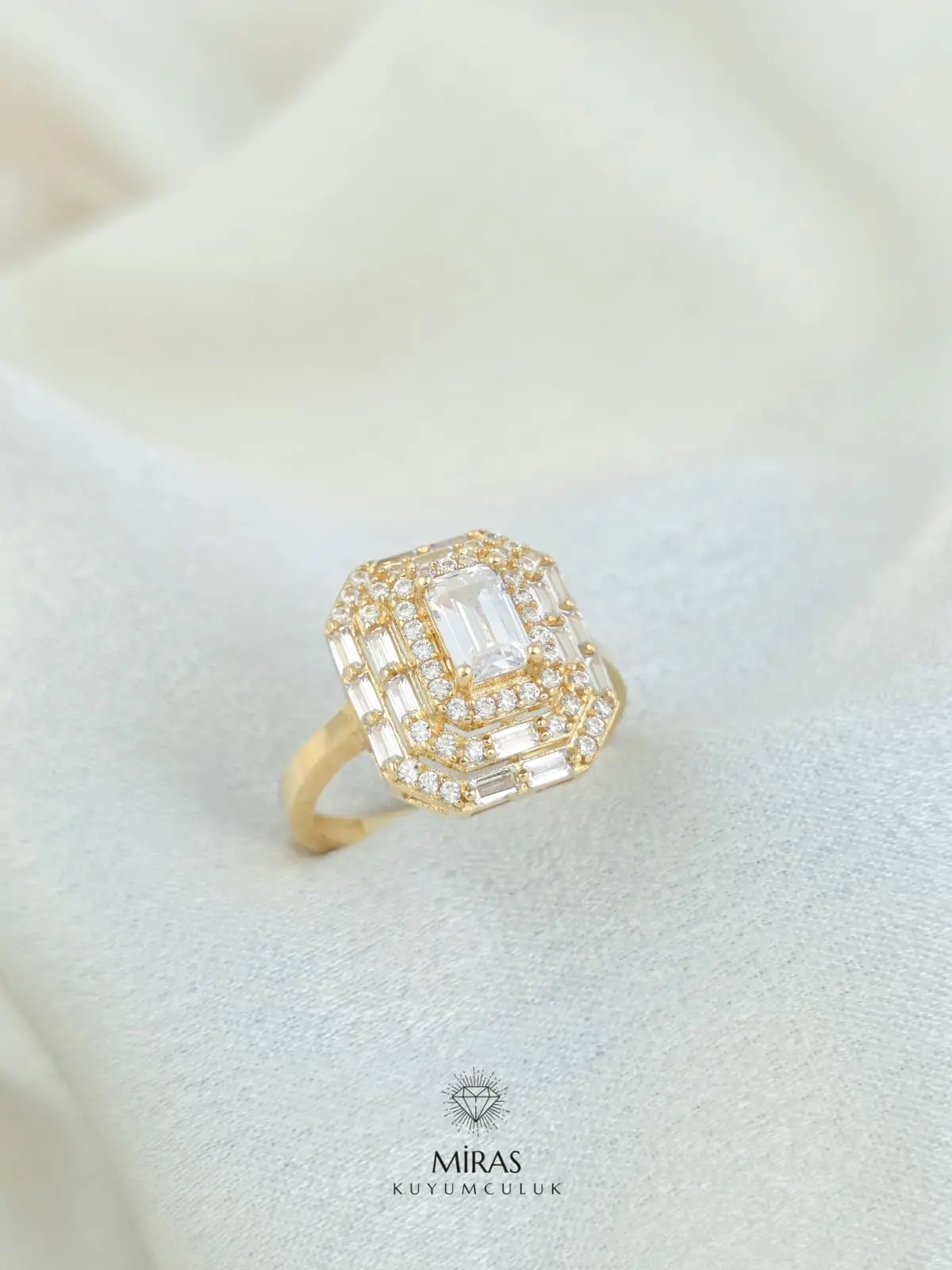 14 Ayar Altın - Piramit Baget Yüzük - 14YZK700