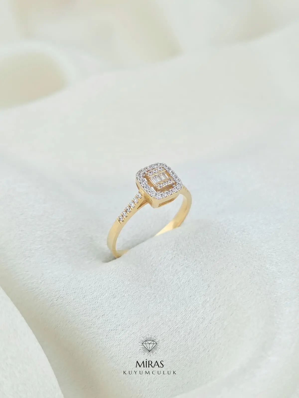 14 Ayar Altın - Kenar Taşlı Baget Yüzük - K14YZK314