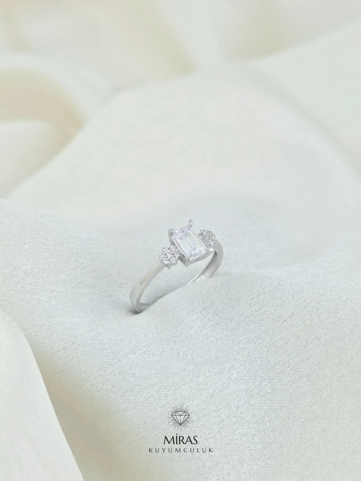 14 Ayar Altın - Zümrüt Kesim Montür Baget Yüzük - 14YZK613