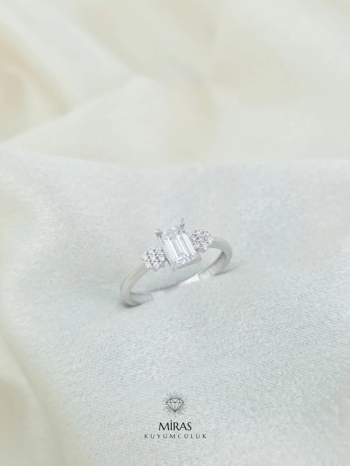 14 Ayar Altın - Zümrüt Kesim Montür Baget Yüzük - 14YZK613