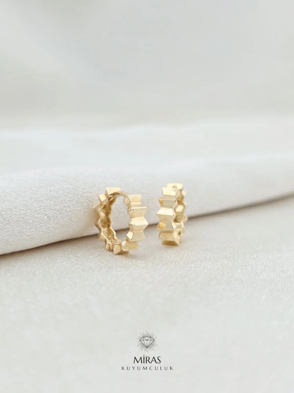 14 Ayar Altın - Geometrik Desenli Halka Küpe - 14KP810