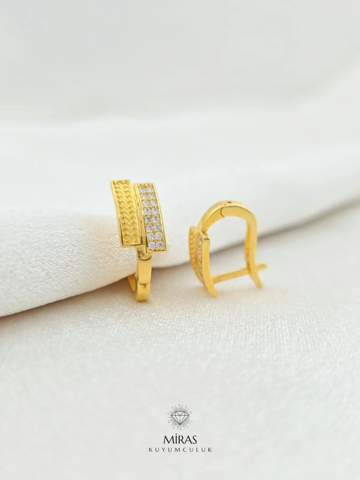 14 Ayar Altın - Taşlı Hasır Desenli J Küpe - K14KP95