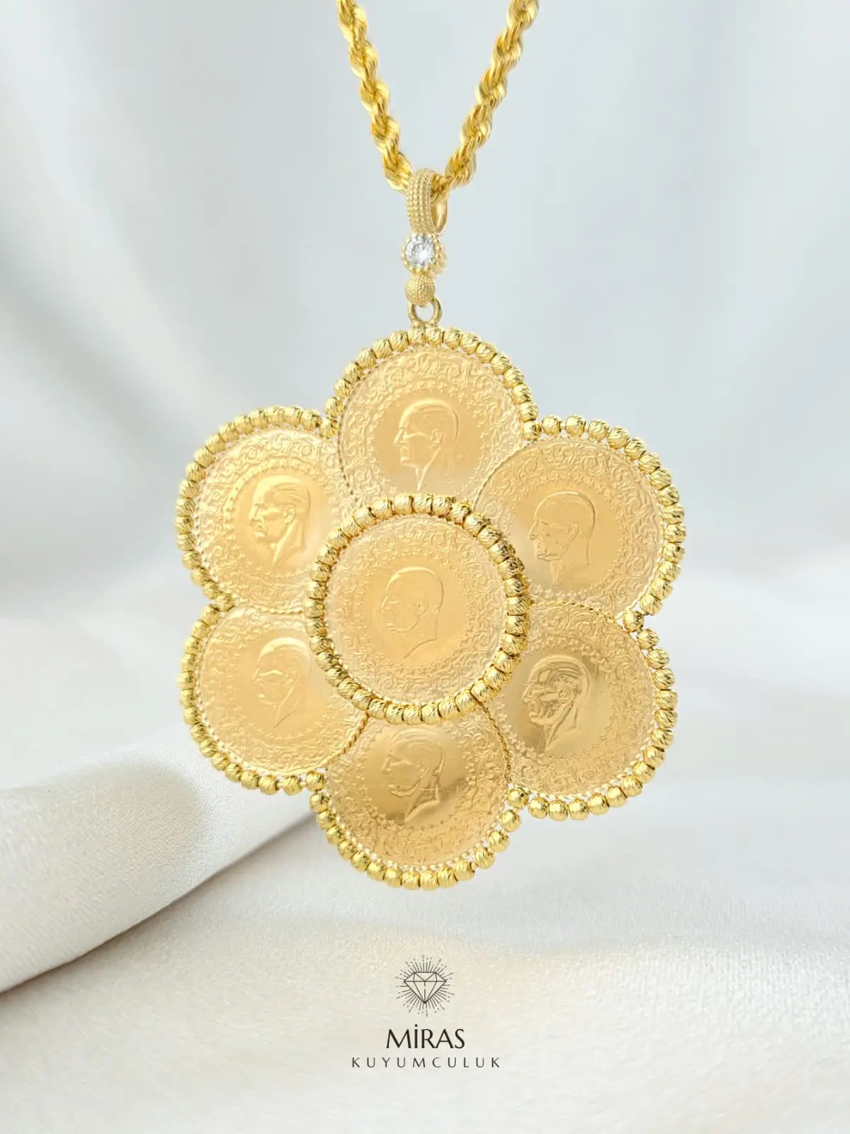 22 Ayar Yedi Çeyrekli Papatya Kolye Ucu - 14KU392